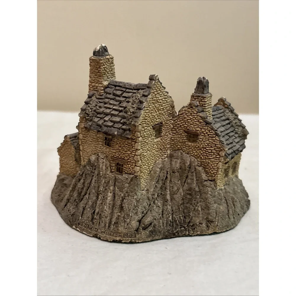 Vintage 1983 David Winter Cottages John Hine Fisherman's Wharf Figurine